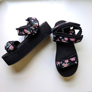 H&M Divided floral platform sandals velcro 8 NWT